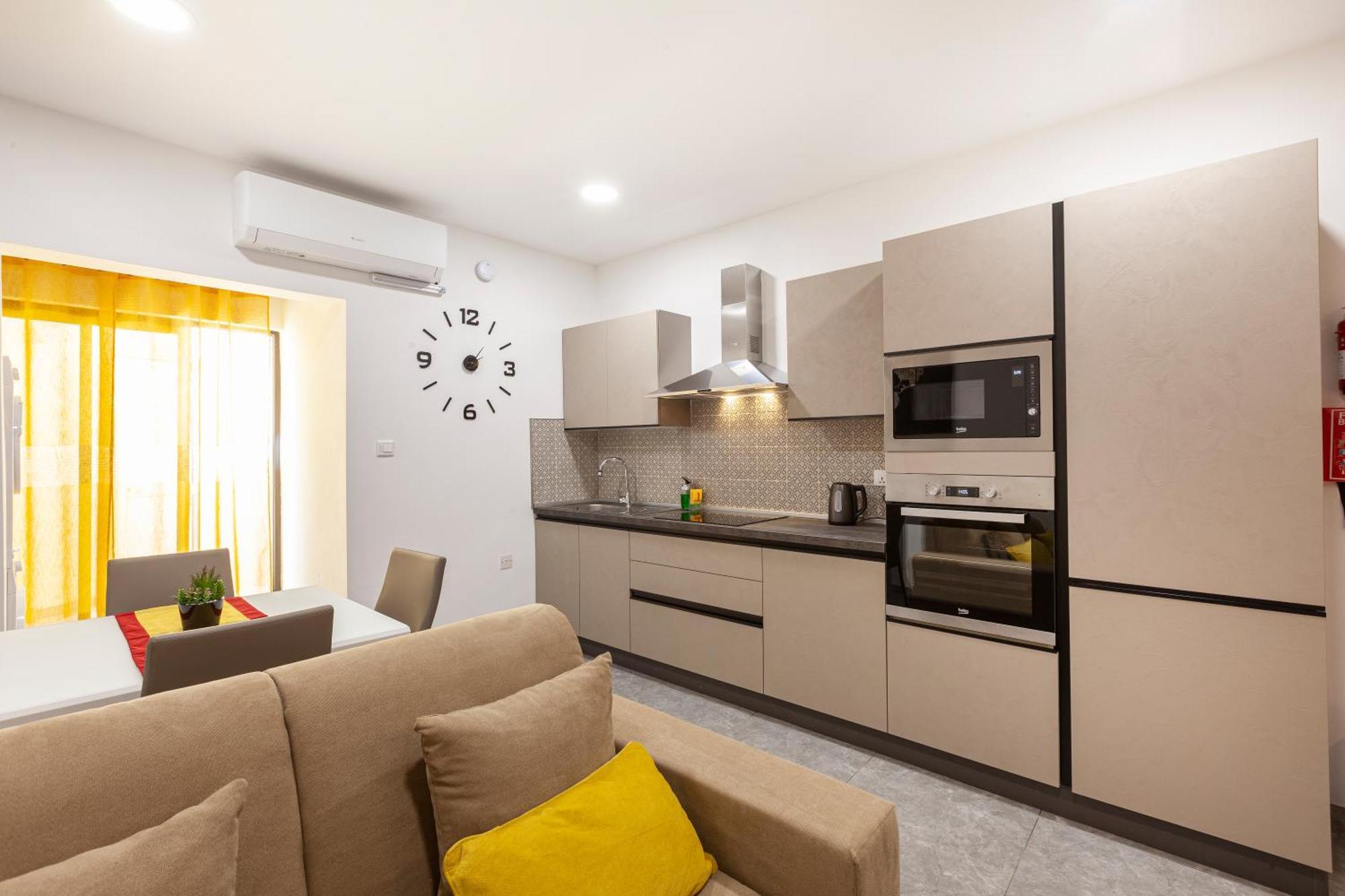 Modern & Lovely - Prime Location * San Ġiljan