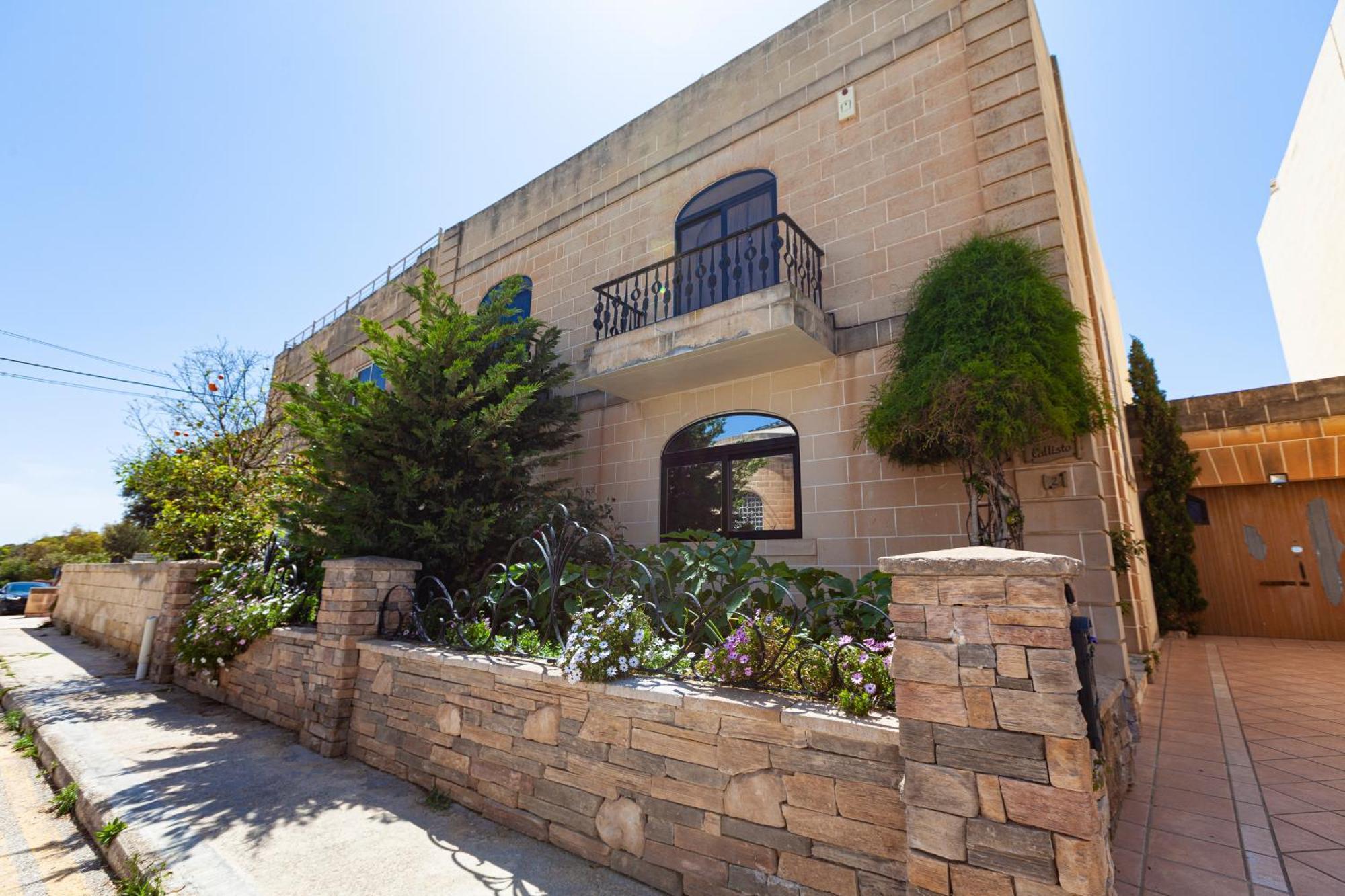 Modern & Lovely - Prime Location Appartement San Ġiljan