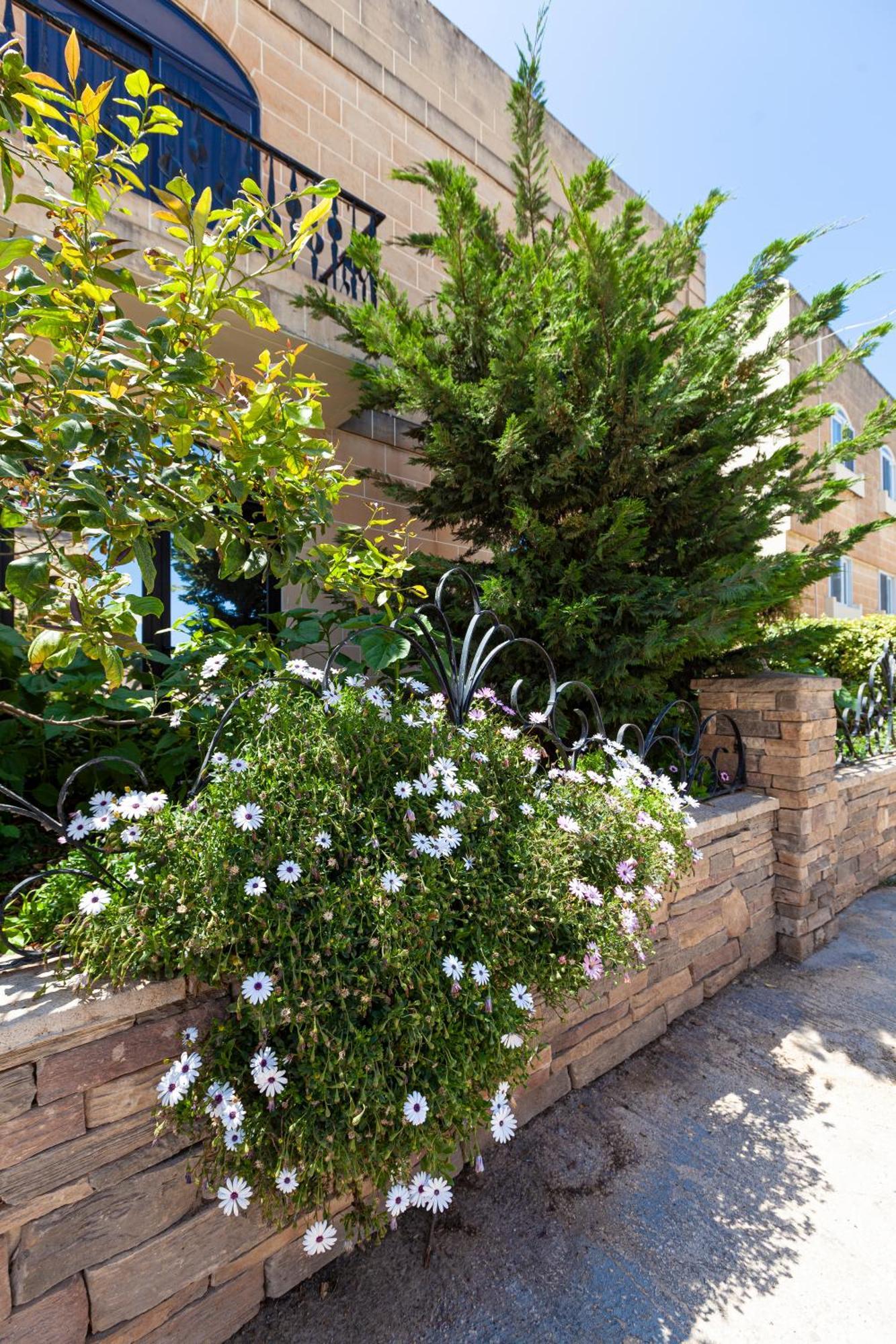Modern & Lovely - Prime Location Appartement San Ġiljan