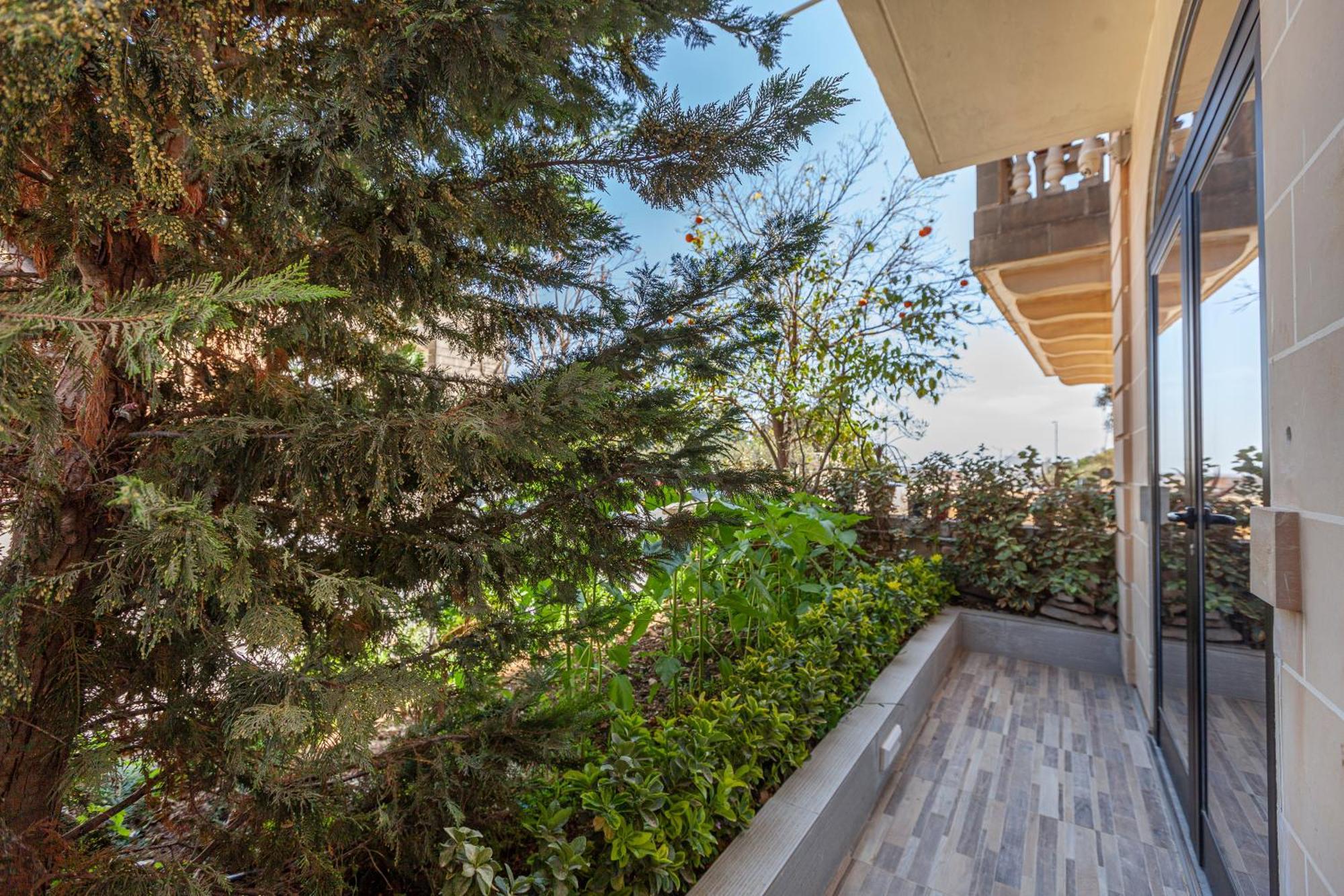 Modern & Lovely - Prime Location *