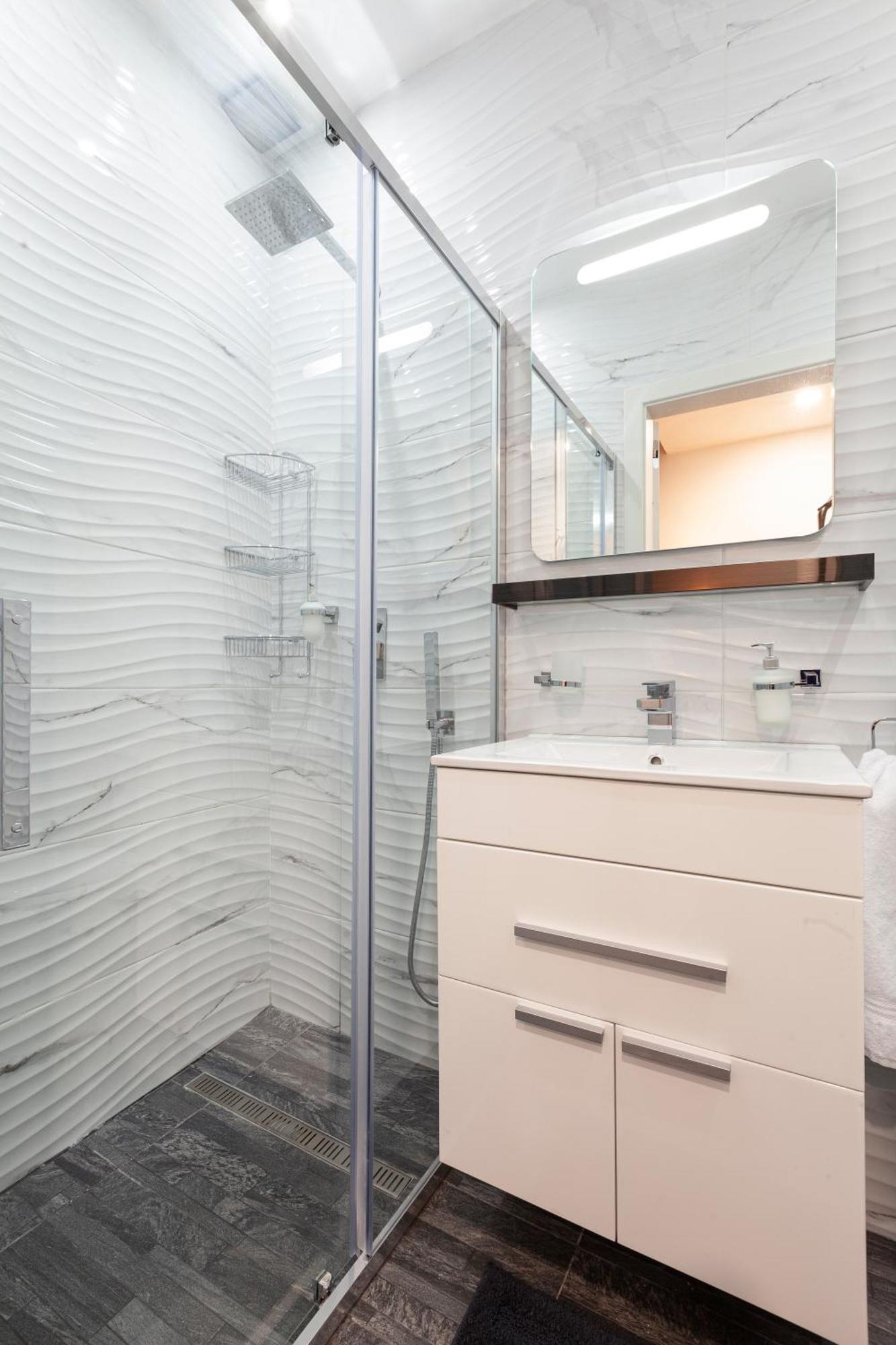 Modern & Lovely - Prime Location