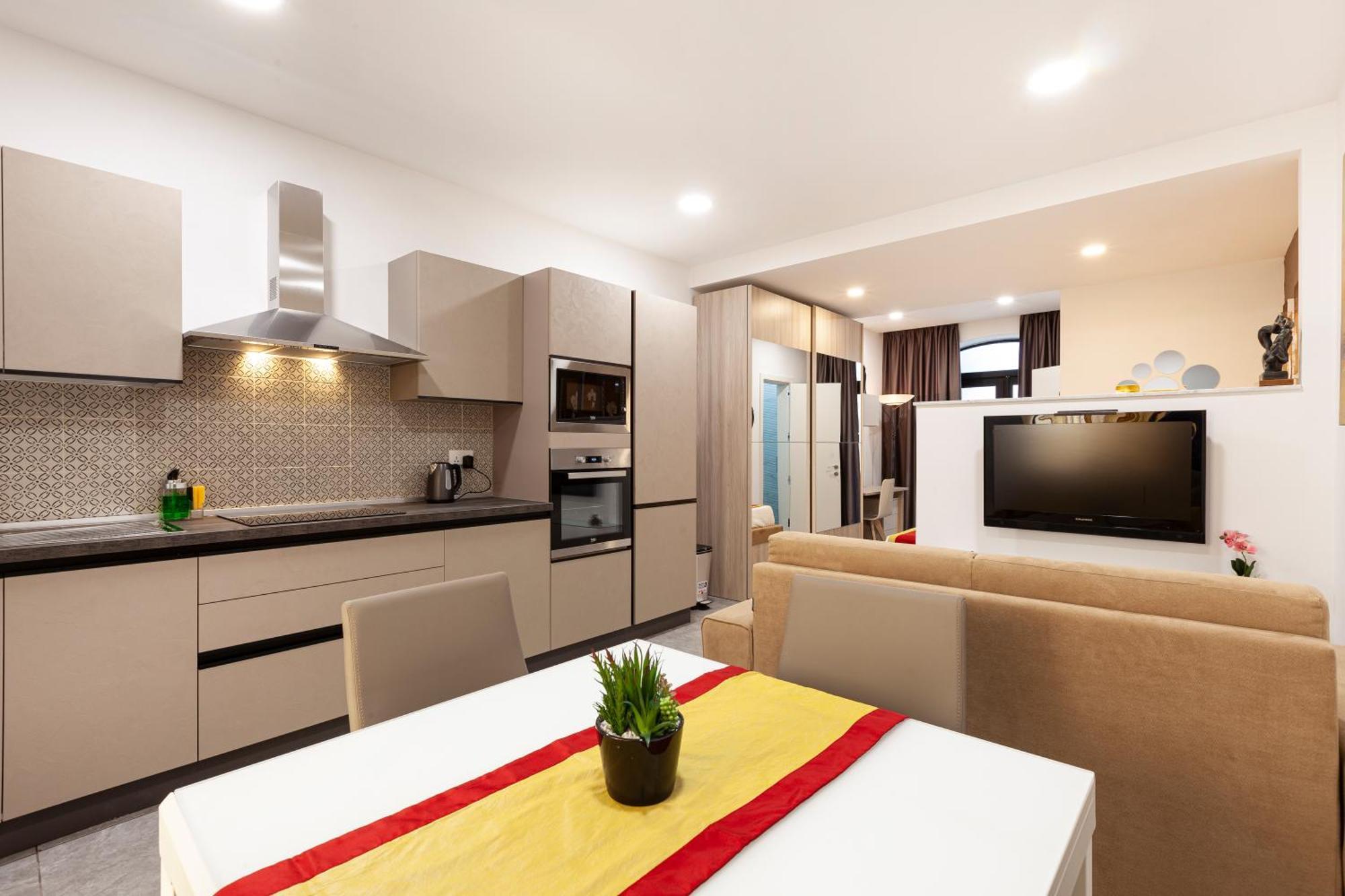 Modern & Lovely - Prime Location Апартаменты *